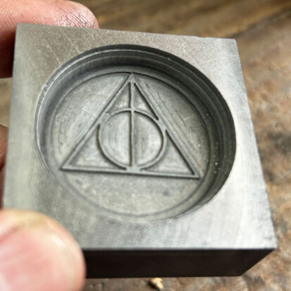 Graphite Mould – Deathly Hallows Round – 80 Grams 3