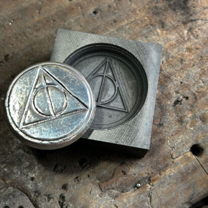 Graphite Mould – Deathly Hallows Round – 80 Grams
