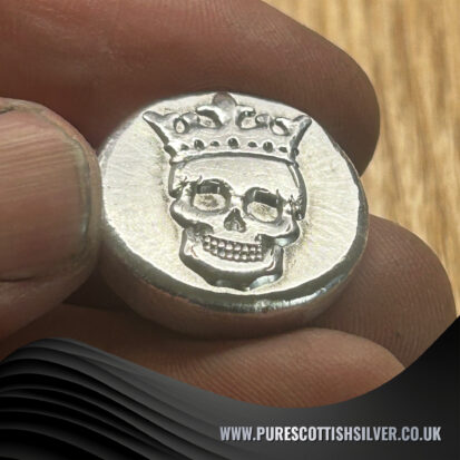 1oz Solid Silver Round with Embossed Crowned Skull – Artisanal Collectible, Ideal Gift for Numismatics and Gothic Decor Lovers 2